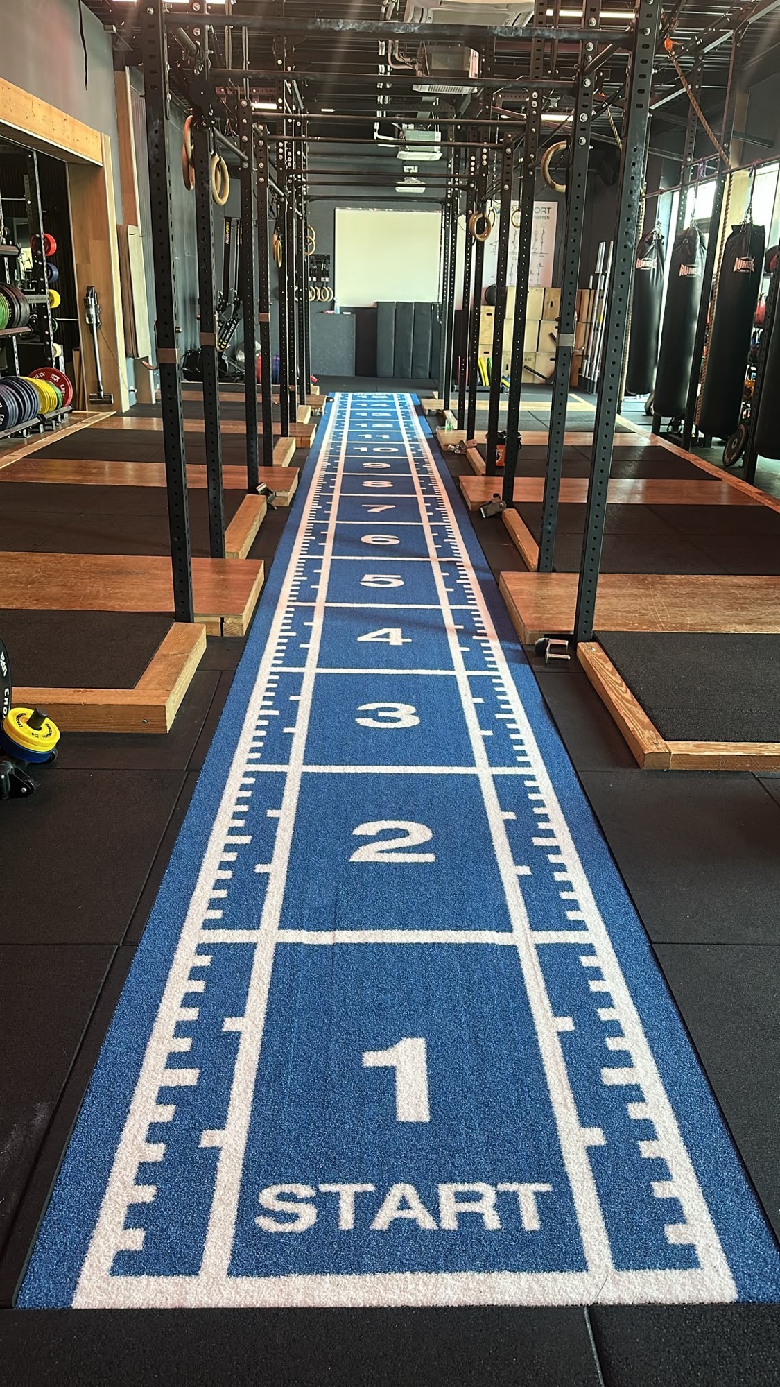 HYROX zaal van RAF Sport met vernieuwde sprinttrack van 15 meter